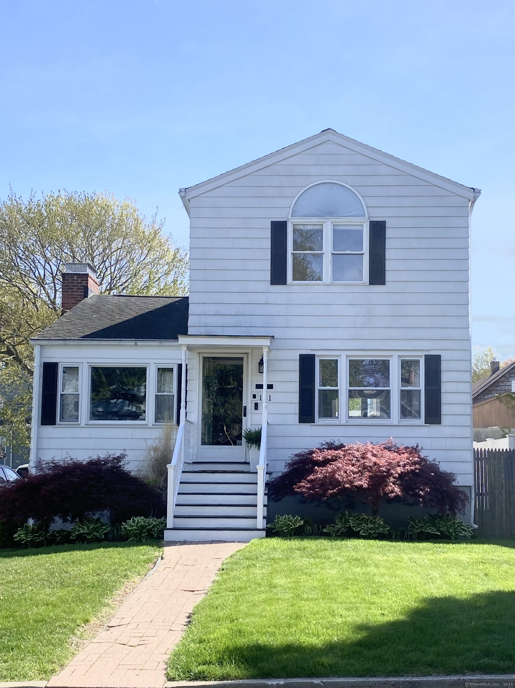 Vesper Street, Fairfield, Connecticut - 4 Bedrooms  
3 Bathrooms  
8 Rooms - 
