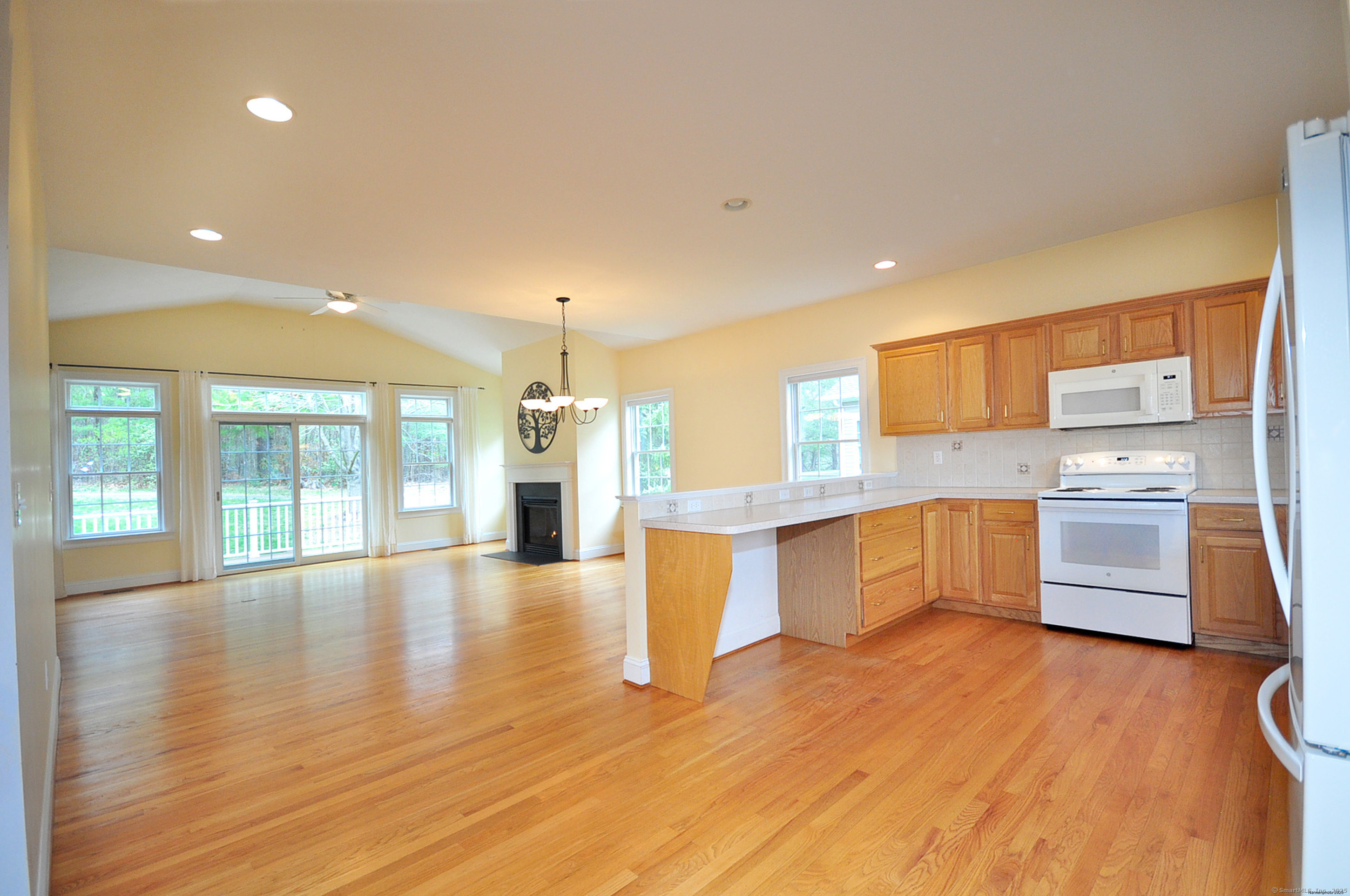 81 Hunt Glen Drive #81, Granby, Connecticut image 6