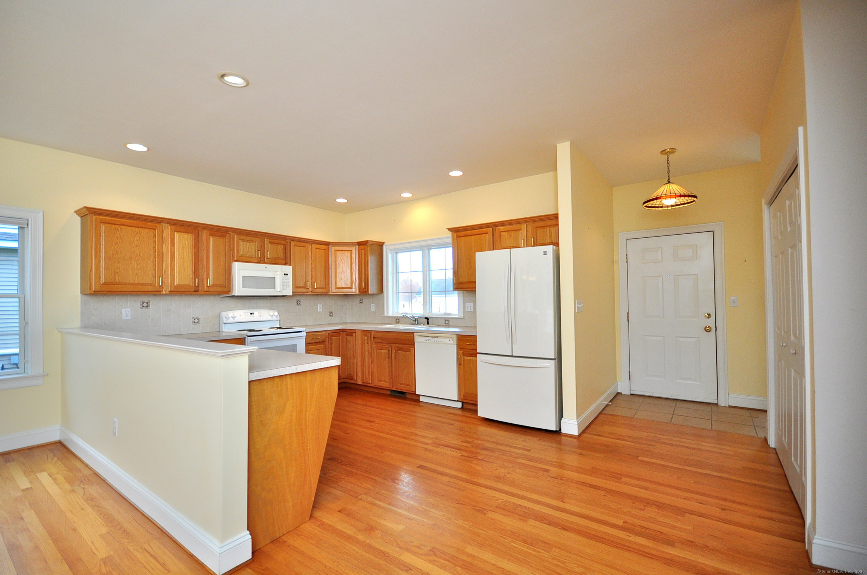 81 Hunt Glen Drive #81, Granby, Connecticut image 4
