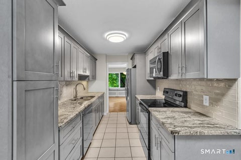 Tiny photo for 3 Saddle Crossing #3, Avon, CT 06001 (MLS # 24205716)