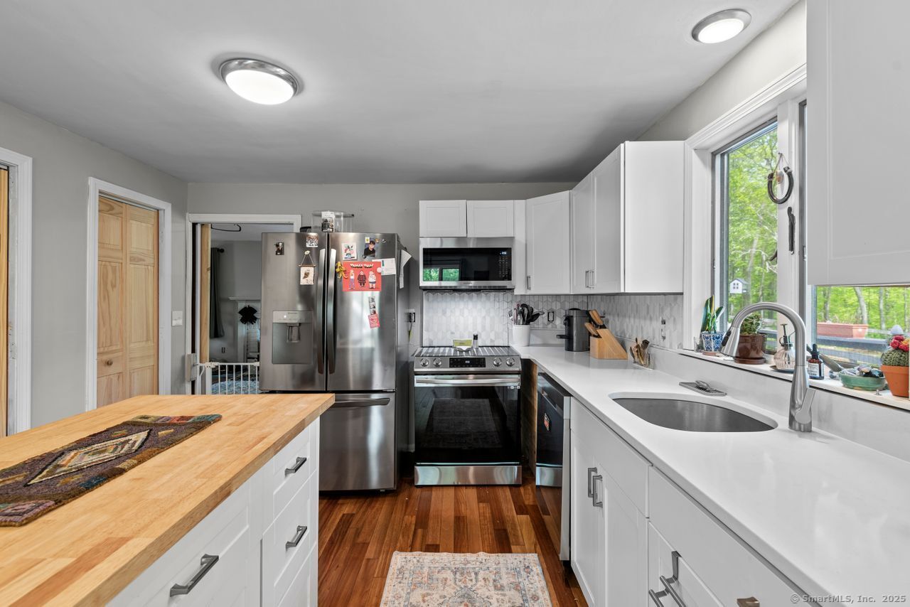 279 Ridge Hill Road, Montville, Connecticut image 11