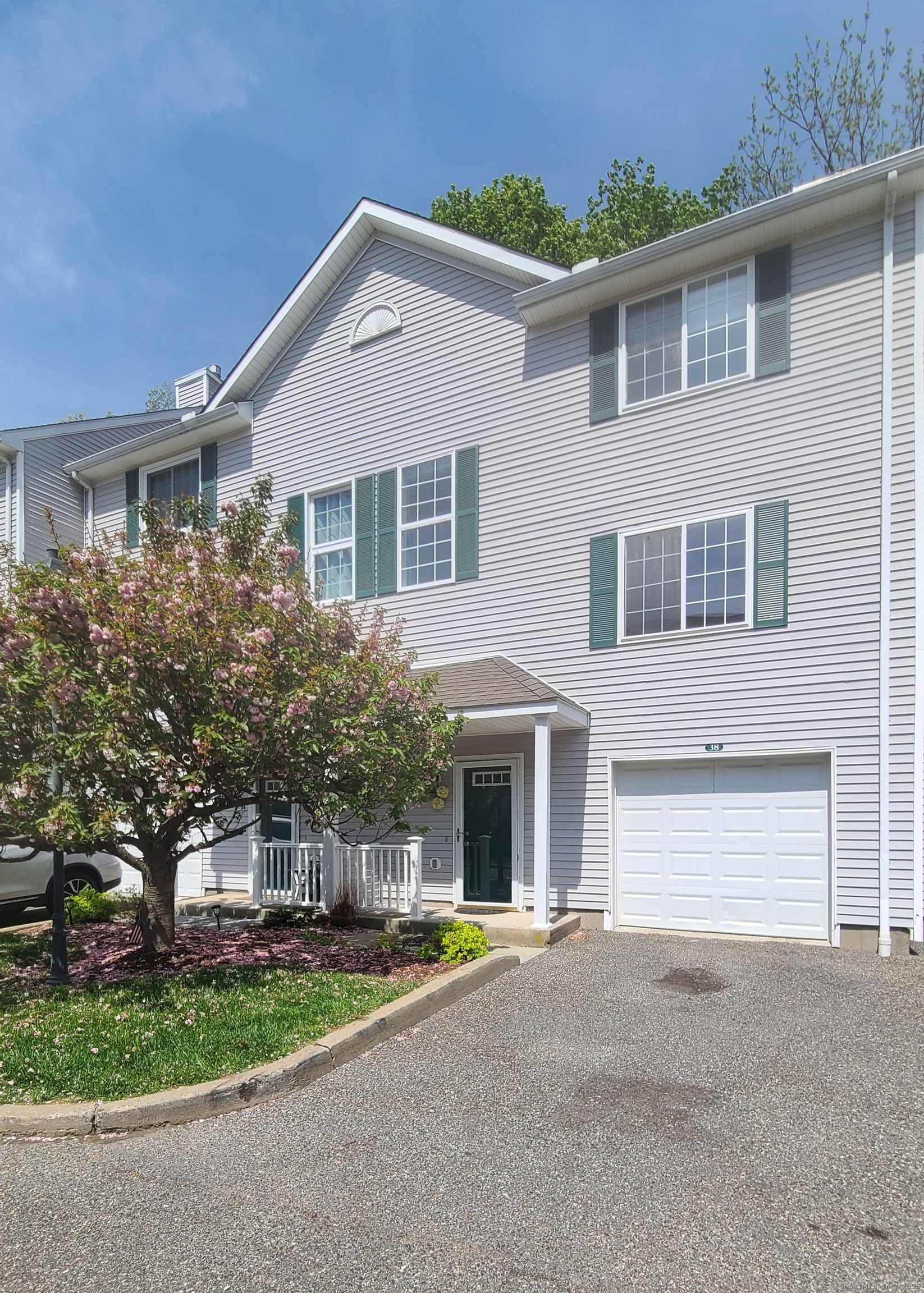 Rental Property at South Street 38, Danbury, Connecticut - Bedrooms: 2 
Bathrooms: 2 
Rooms: 5  - $2,600 MO.