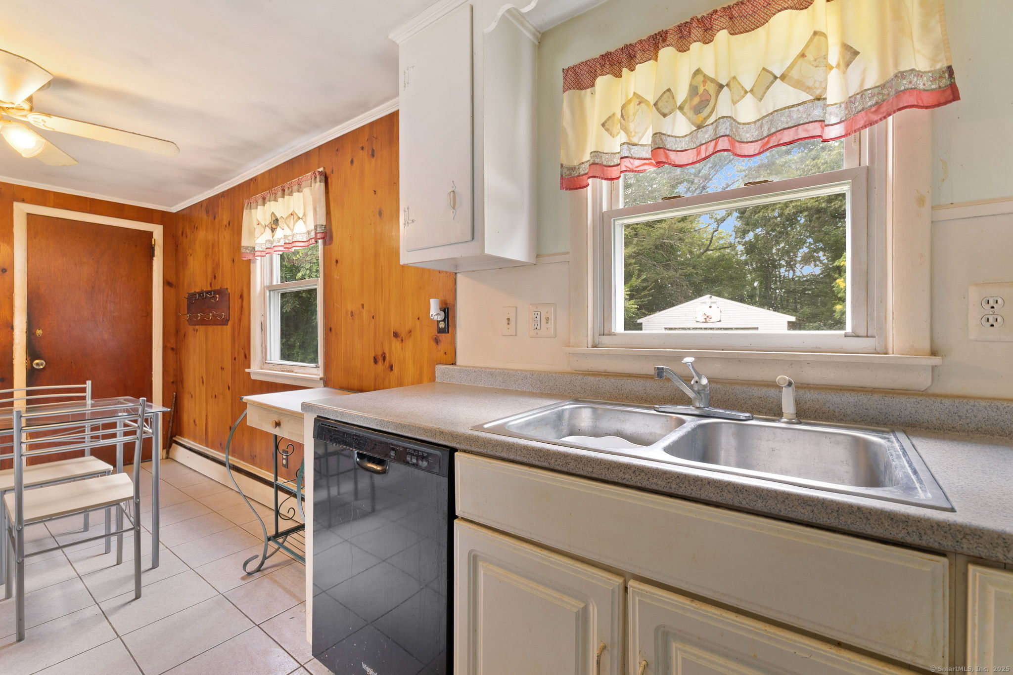 Windsor Locks, Connecticut 06096, United States, 3 Bedrooms Bedrooms, ,2 BathroomsBathrooms,Residential,Pending,199977