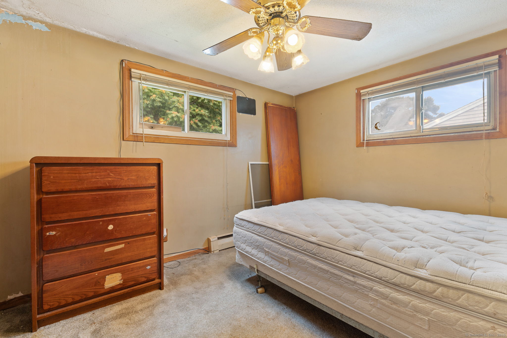 Windsor Locks, Connecticut 06096, United States, 3 Bedrooms Bedrooms, ,2 BathroomsBathrooms,Residential,Pending,199977