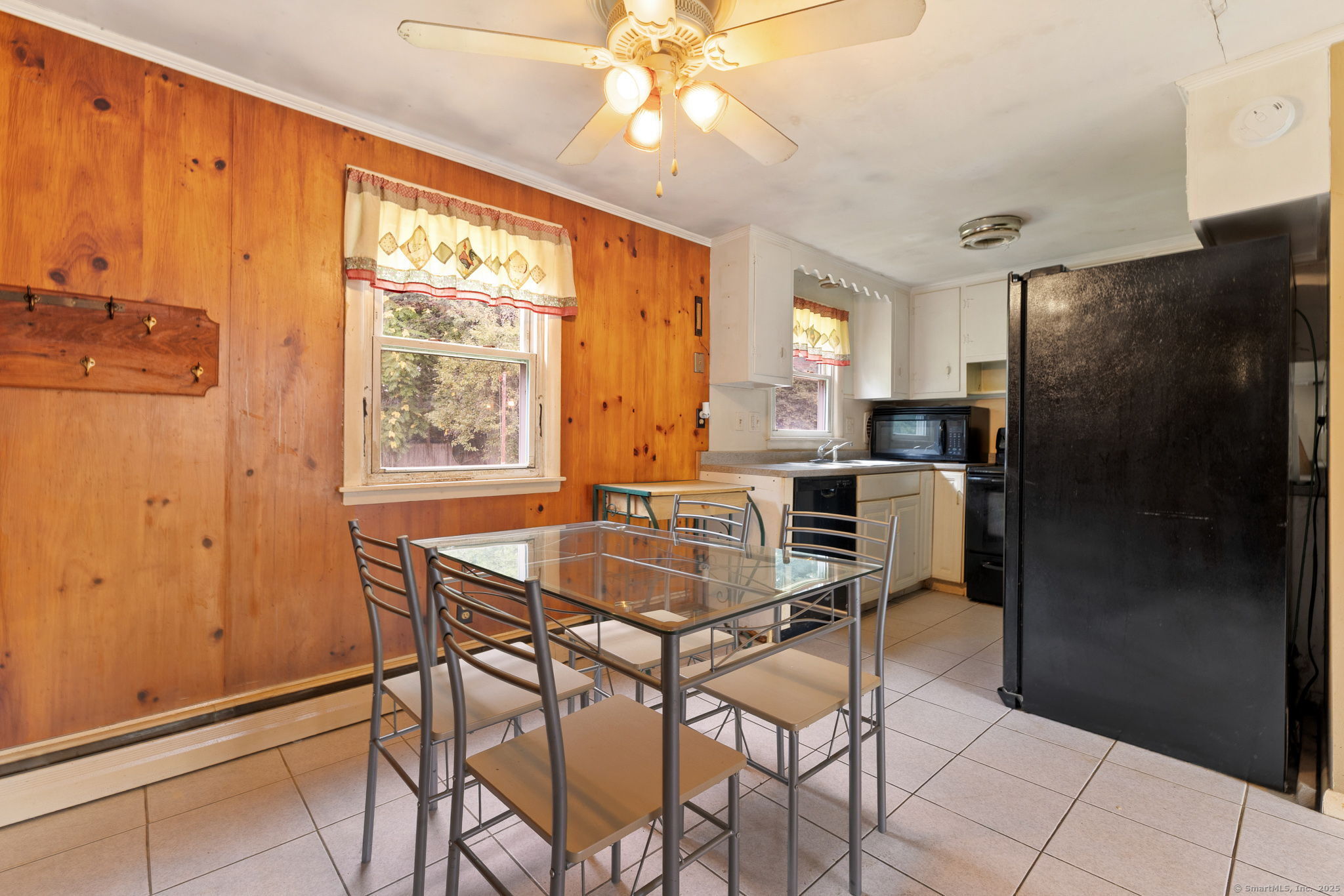 Windsor Locks, Connecticut 06096, United States, 3 Bedrooms Bedrooms, ,2 BathroomsBathrooms,Residential,Pending,199977