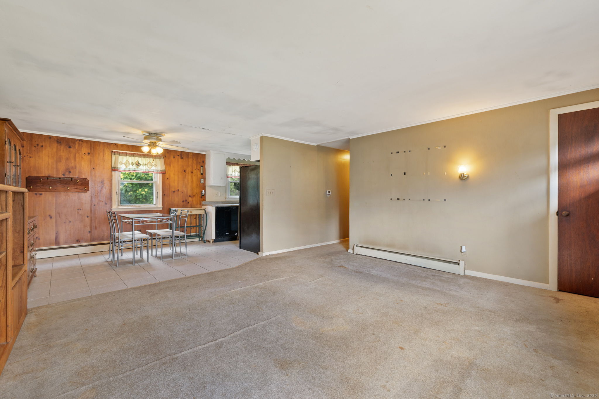 Windsor Locks, Connecticut 06096, United States, 3 Bedrooms Bedrooms, ,2 BathroomsBathrooms,Residential,Pending,199977