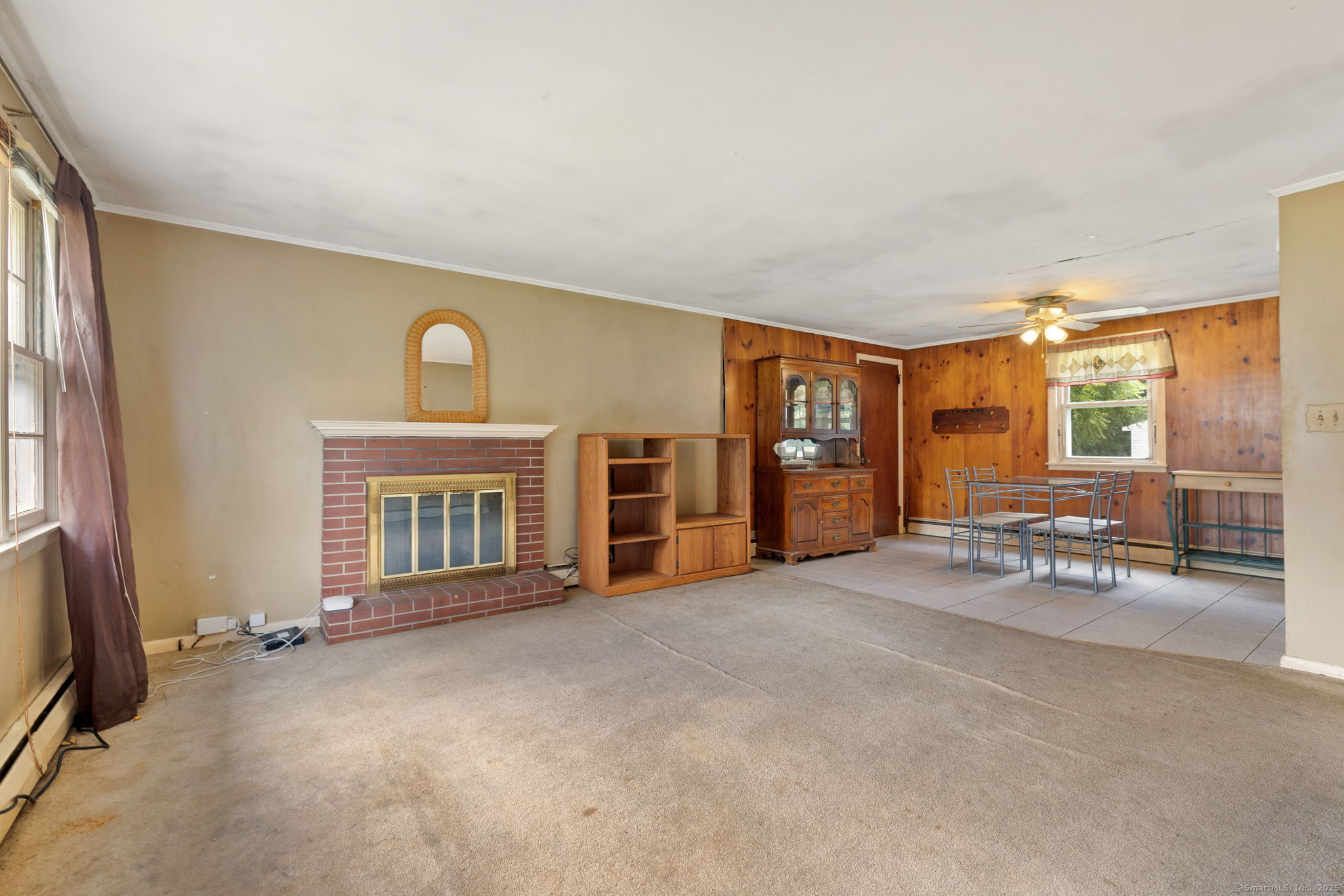 Windsor Locks, Connecticut 06096, United States, 3 Bedrooms Bedrooms, ,2 BathroomsBathrooms,Residential,Pending,199977