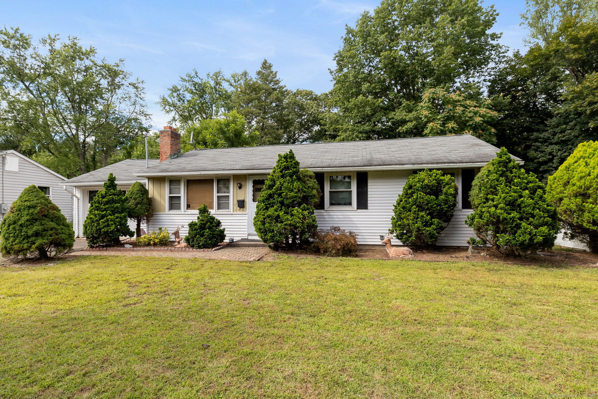 Windsor Locks, Connecticut 06096, United States, 3 Bedrooms Bedrooms, ,2 BathroomsBathrooms,Residential,Pending,199977