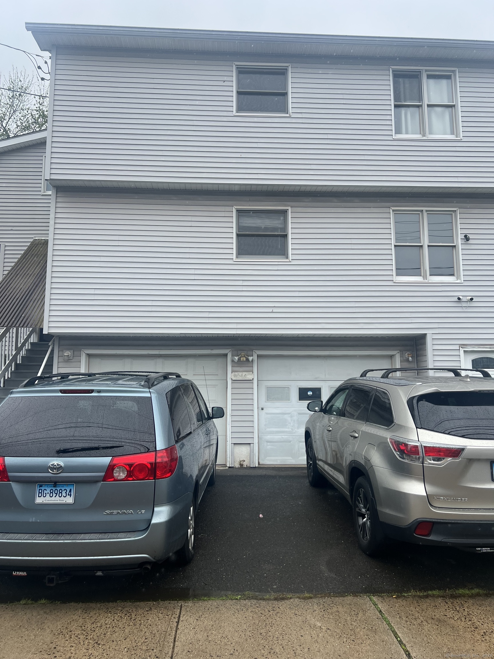 Woodland Street, New Britain, Connecticut - 2 Bedrooms  
1 Bathrooms  
4 Rooms - 