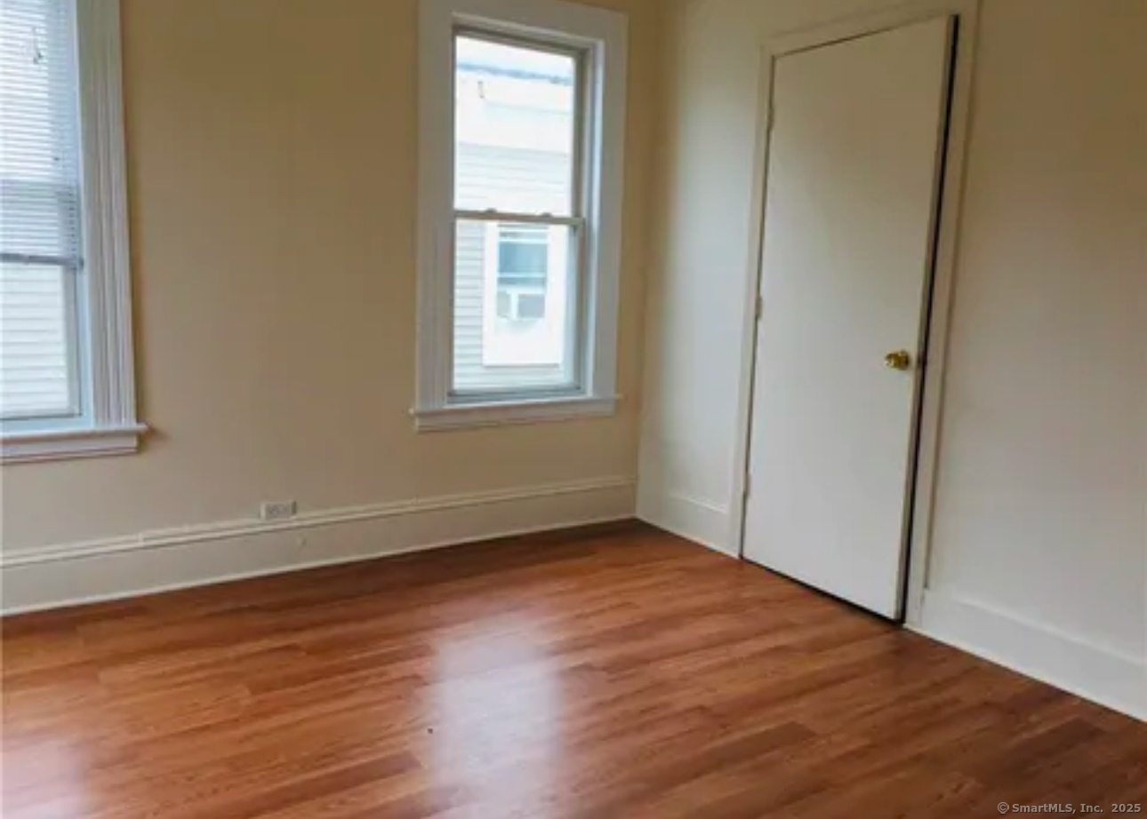 Rental Property at Kossuth Street 1R, Bridgeport, Connecticut - Bedrooms: 3 
Bathrooms: 1 
Rooms: 6  - $2,150 MO.