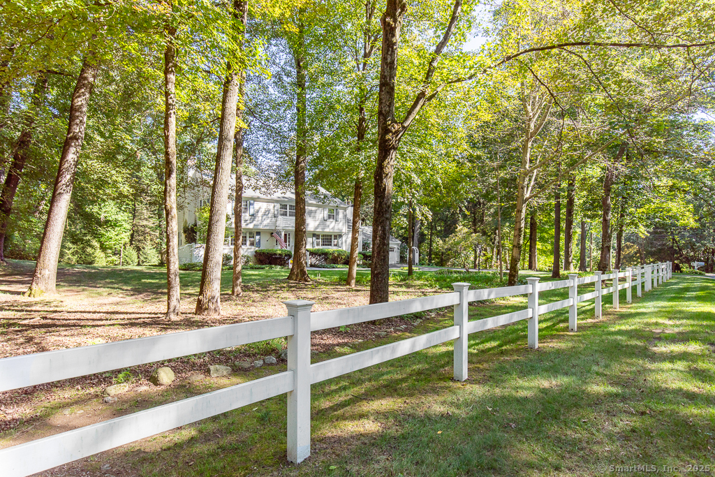 3 Blue Trail Drive, Woodbridge, Connecticut image 4