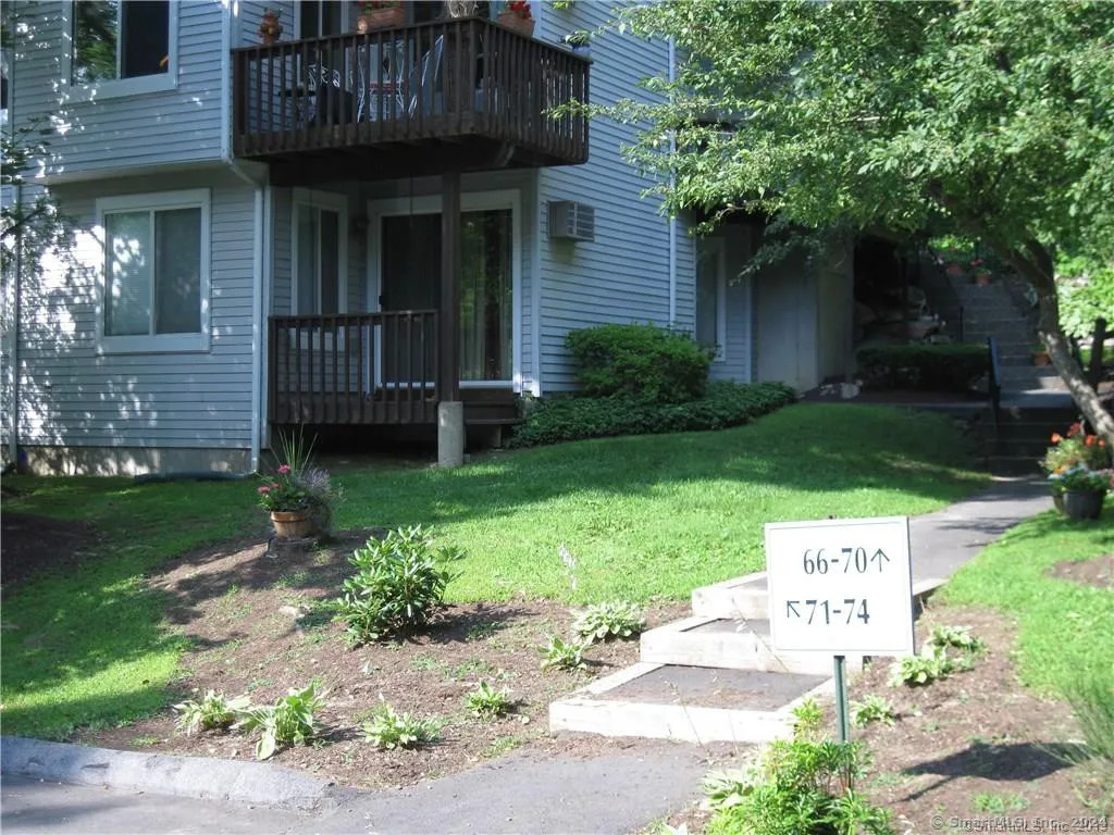 Rental Property at 20 E Pembroke Road 71, Danbury, Connecticut - Bedrooms: 1 
Bathrooms: 1 
Rooms: 5  - $2,250 MO.