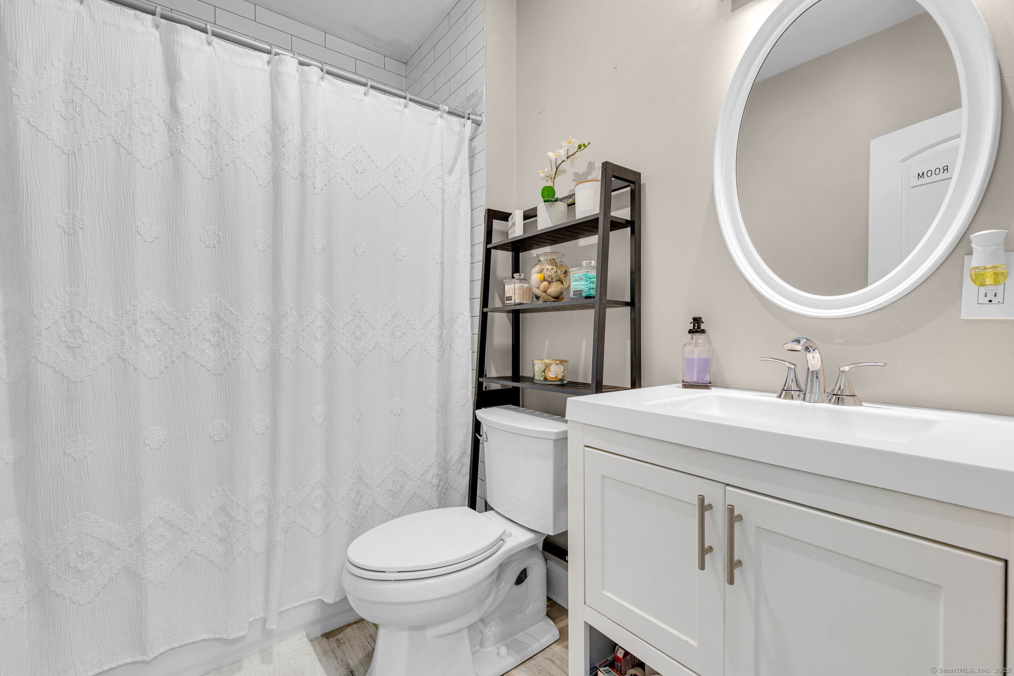 Stratford, Connecticut 06614, United States, 3 Bedrooms Bedrooms, ,1 BathroomBathrooms,Residential,Coming Soon,231070