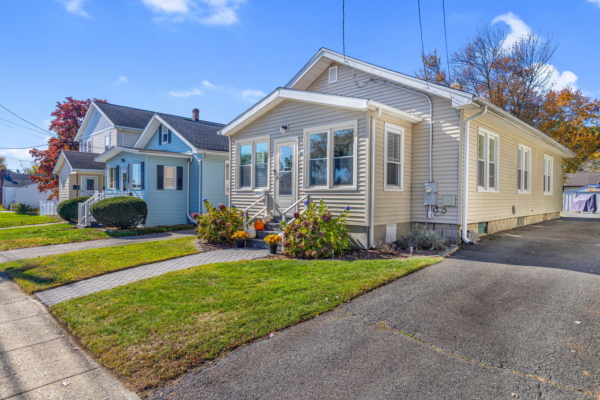 Stratford, Connecticut 06614, United States, 3 Bedrooms Bedrooms, ,1 BathroomBathrooms,Residential,Coming Soon,231070