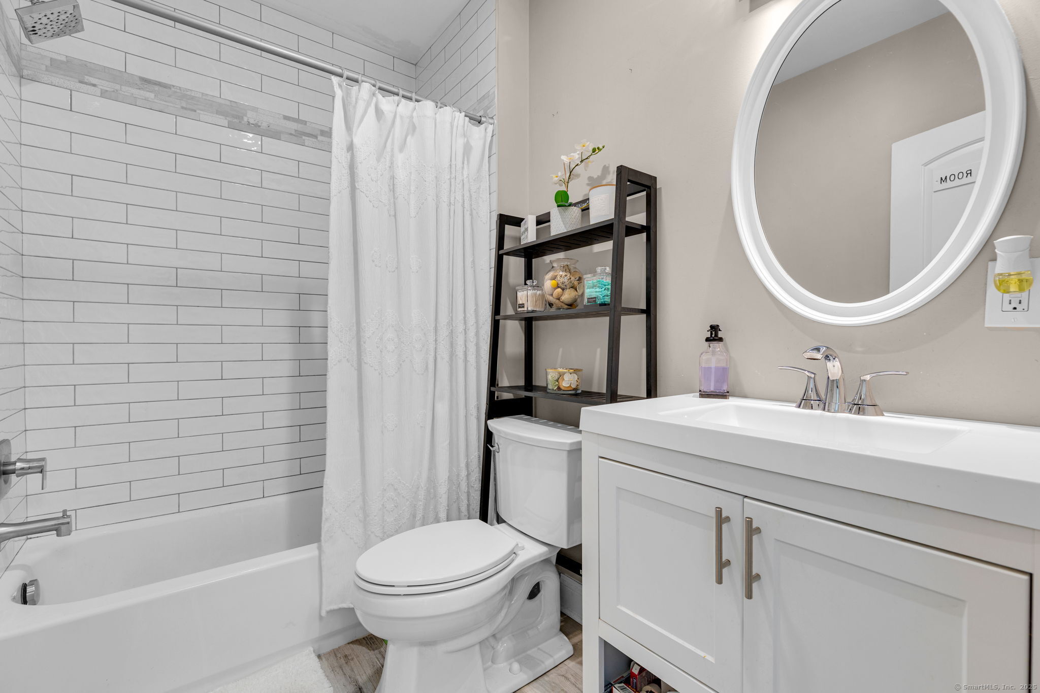 Stratford, Connecticut 06614, United States, 3 Bedrooms Bedrooms, ,1 BathroomBathrooms,Residential,Coming Soon,231070