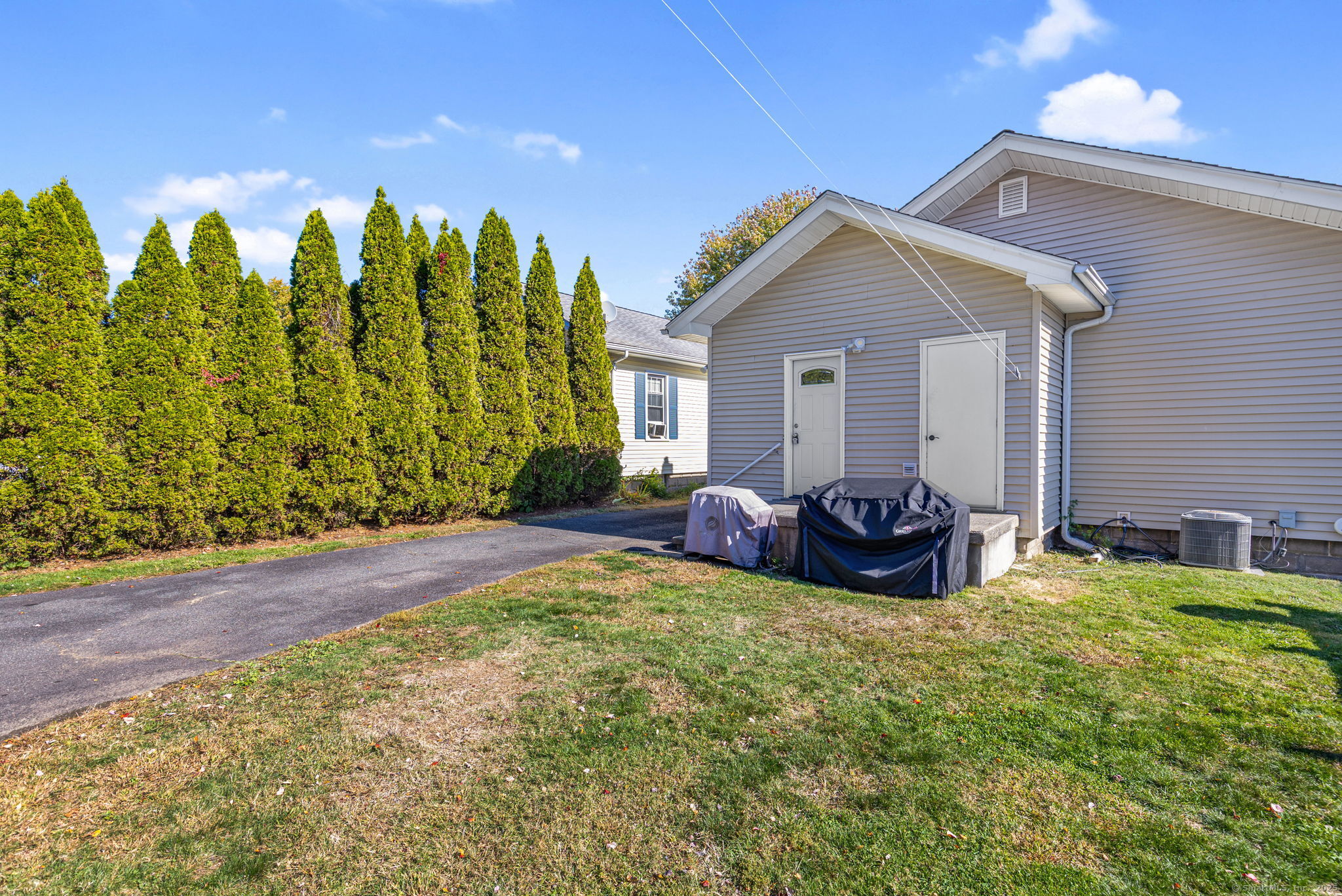 Stratford, Connecticut 06614, United States, 3 Bedrooms Bedrooms, ,1 BathroomBathrooms,Residential,Coming Soon,231070