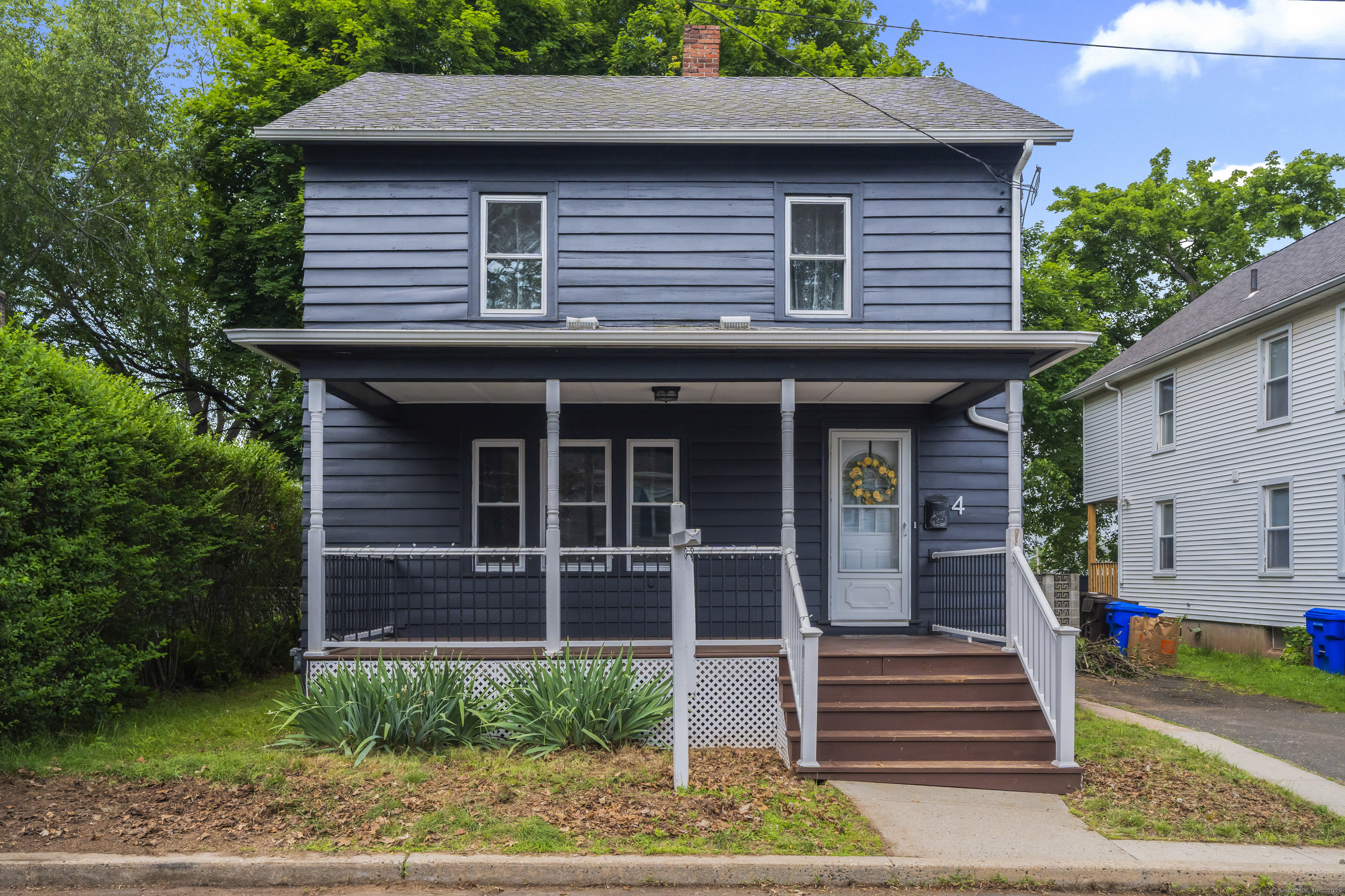 Glynn Avenue, Middletown, Connecticut - 3 Bedrooms  
2 Bathrooms  
6 Rooms - 