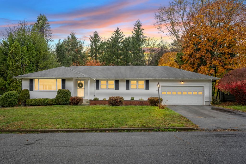 Photo of 3 Marguy Street, Waterford, CT 06375 (MLS # 24135136)