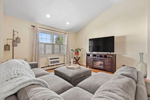 Tiny photo for 47 Valley Road #B3, Greenwich, CT 06807 (MLS # 24131889)