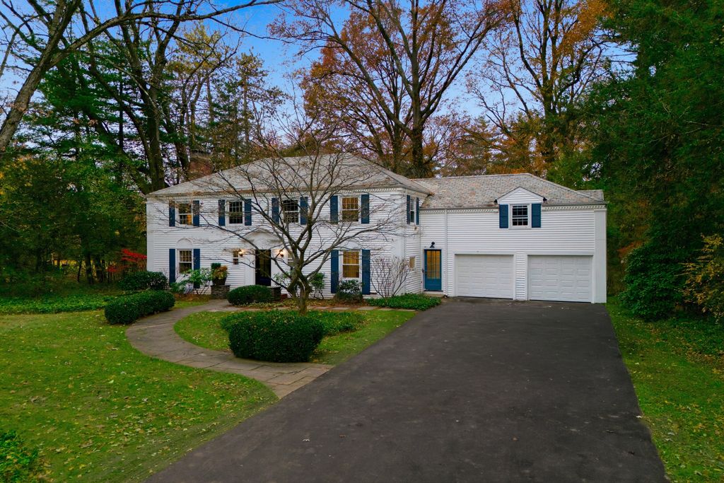 Photo of 15 Sunny Reach Drive, West Hartford, CT 06117 (MLS # 24139076)