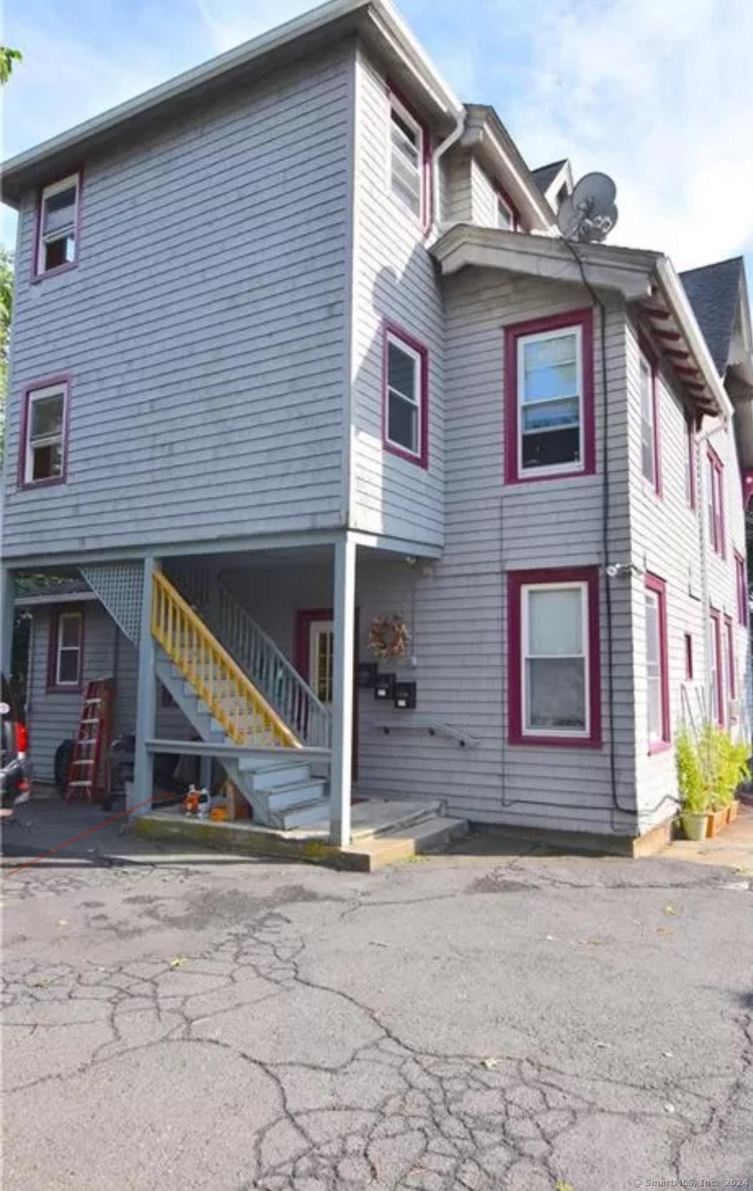 Rental Property at 11 Southview Street, Naugatuck, Connecticut - Bedrooms: 2 
Bathrooms: 1 
Rooms: 4  - $1,675 MO.
