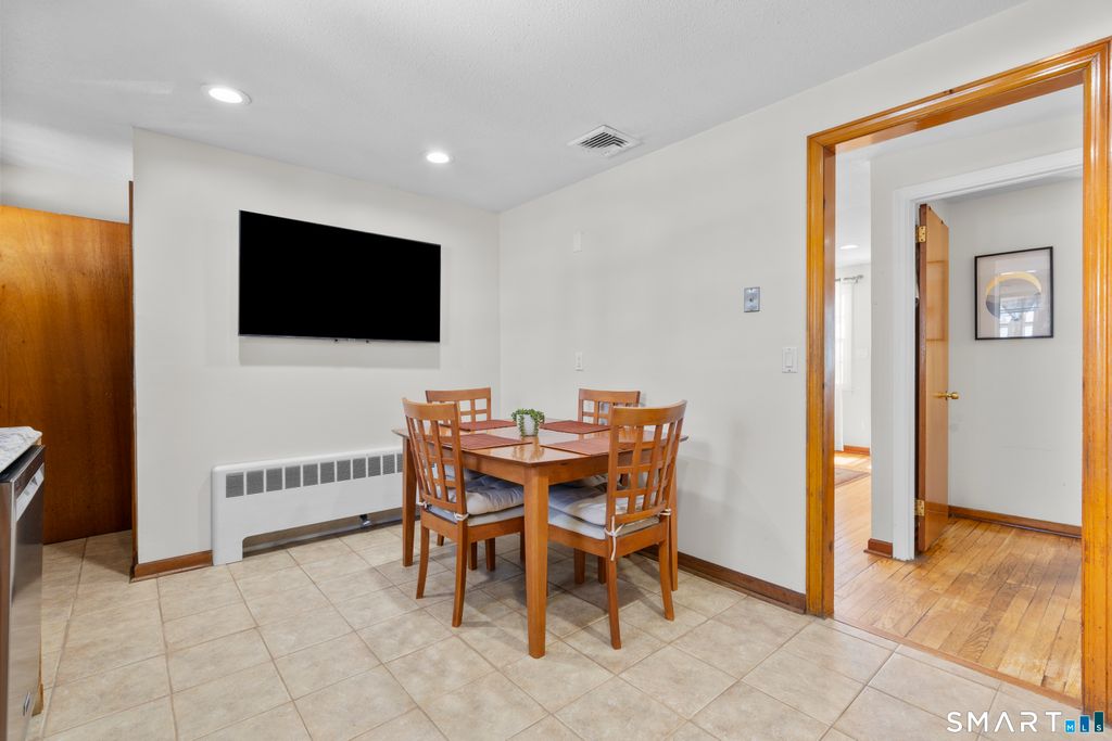 Photo of 95 Harvard Street, Hartford, CT 06106 (MLS # 24151981)