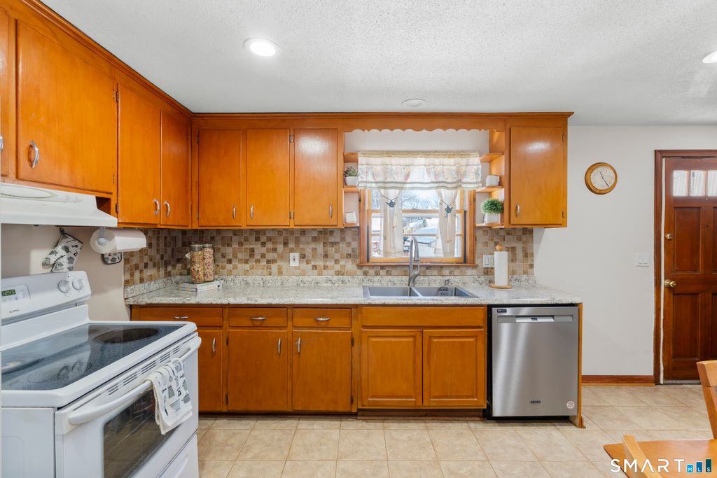 Photo of 95 Harvard Street, Hartford, CT 06106 (MLS # 24151981)