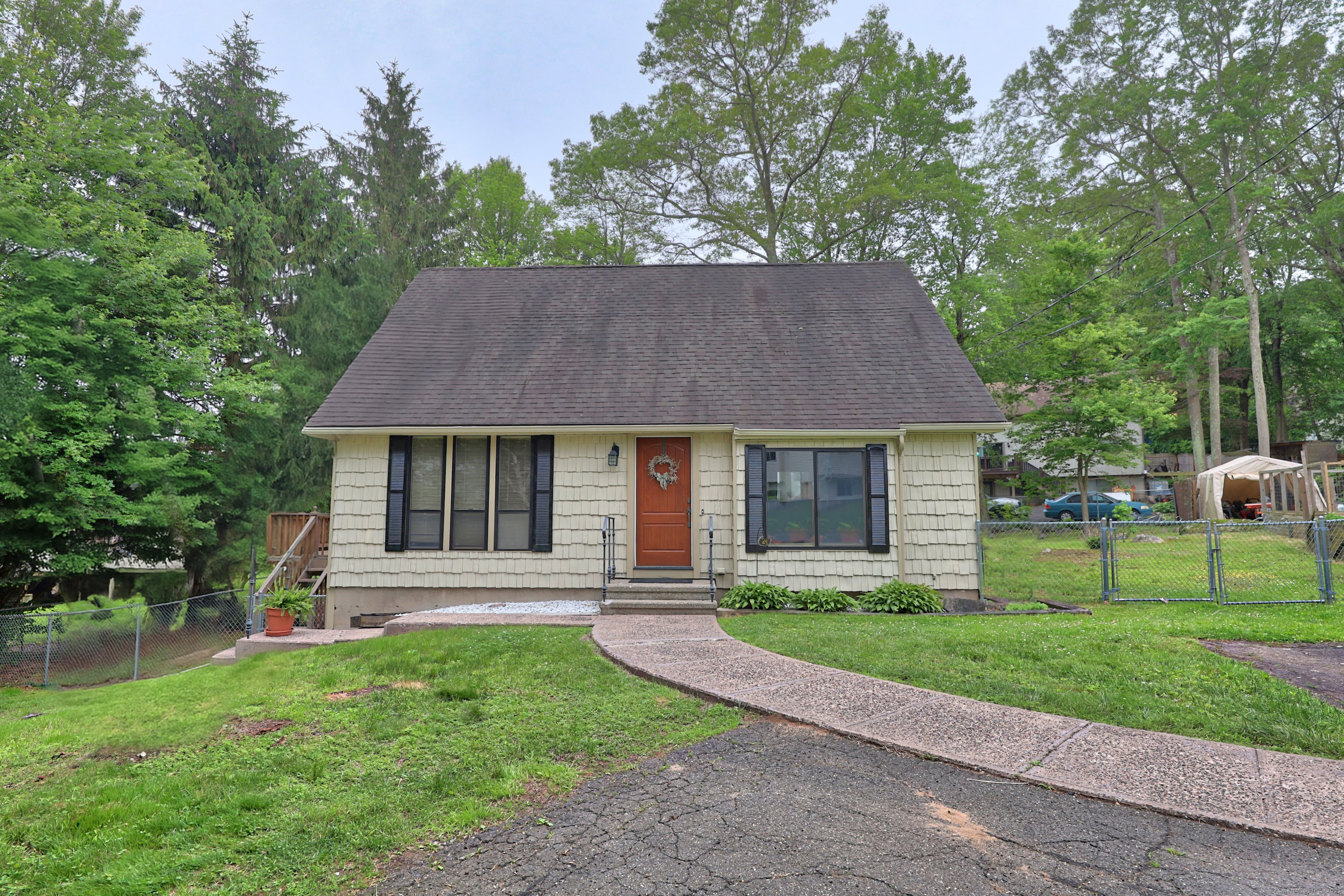 Property for Sale at Cadbury Place, Naugatuck, Connecticut - Bedrooms: 2 
Bathrooms: 2 
Rooms: 5  - $335,000