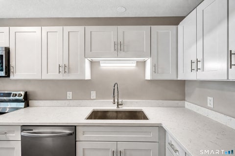Tiny photo for 6 Wild Rose Court #6, Bloomfield, CT 06002 (MLS # 24203067)