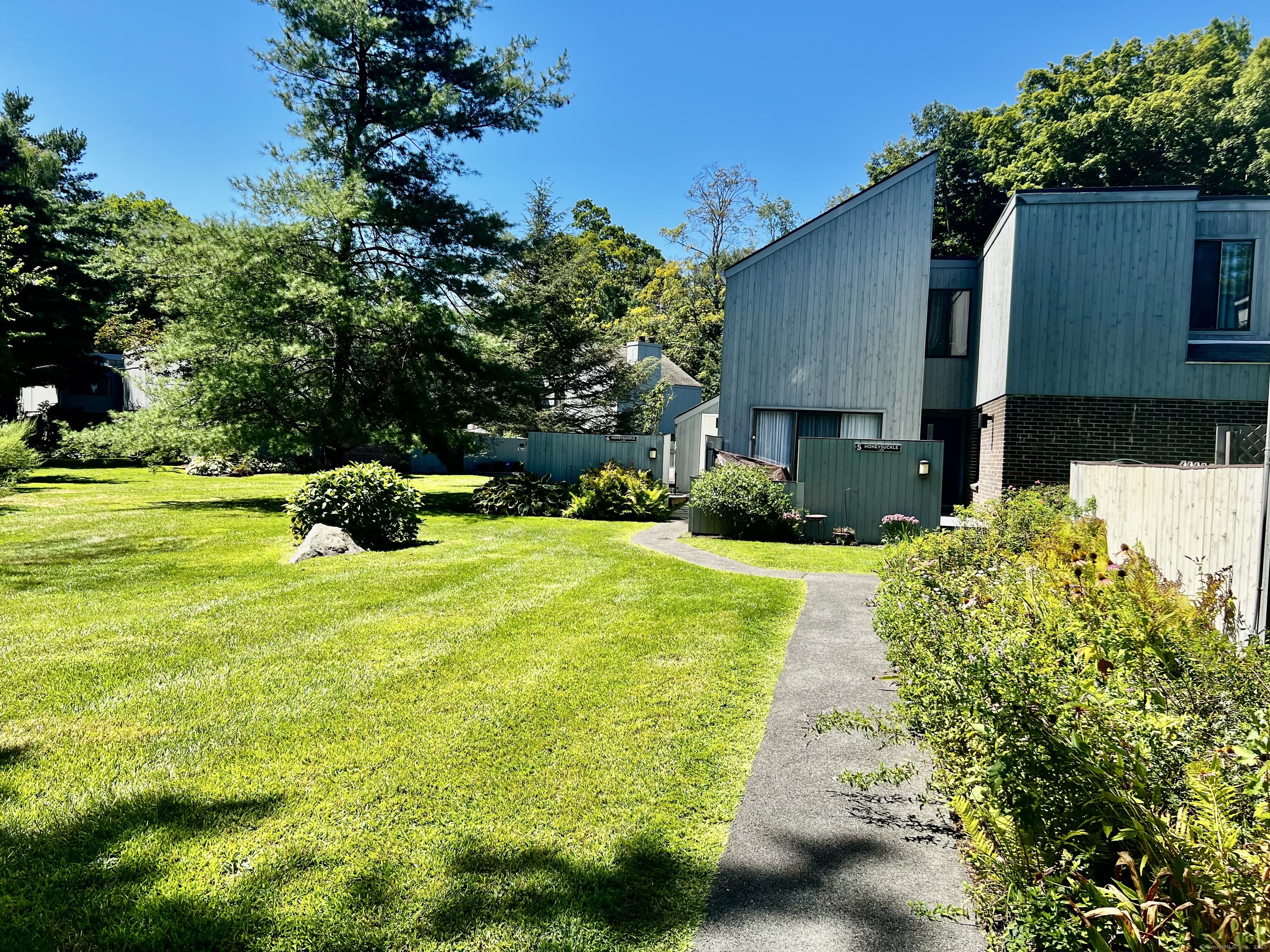 7 Honeysuckle Lane 7