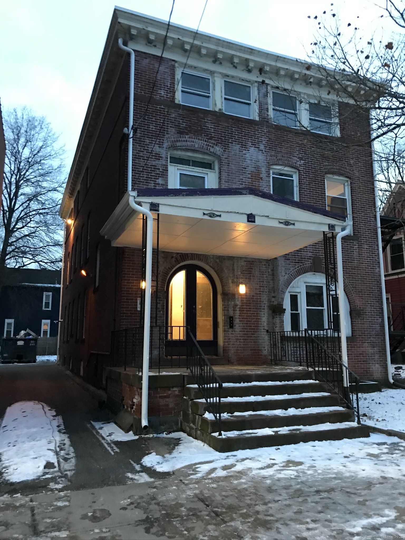 Edgewood Avenue, New Haven, Connecticut - 24 Bedrooms  
5 Bathrooms  
10 Rooms - 