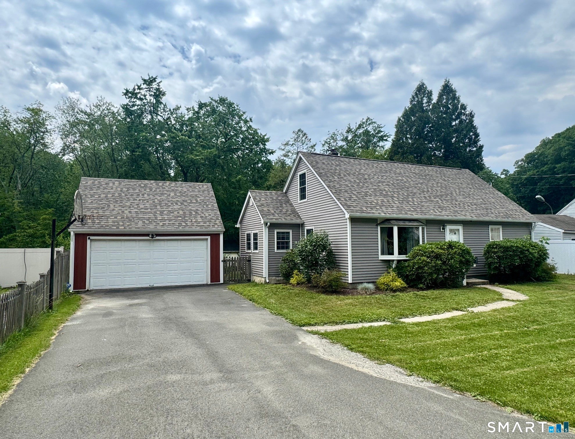 5 Bethpage Drive
