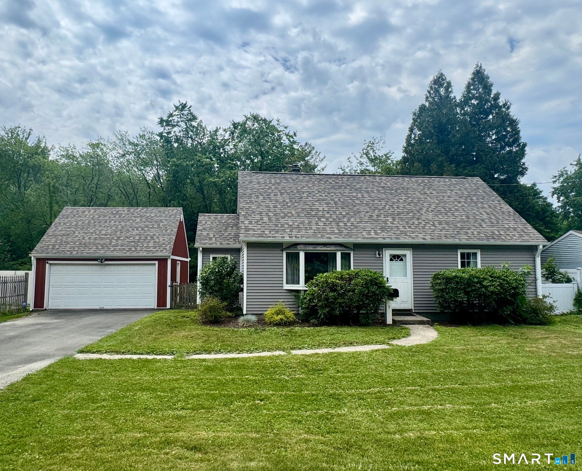 5 Bethpage Drive