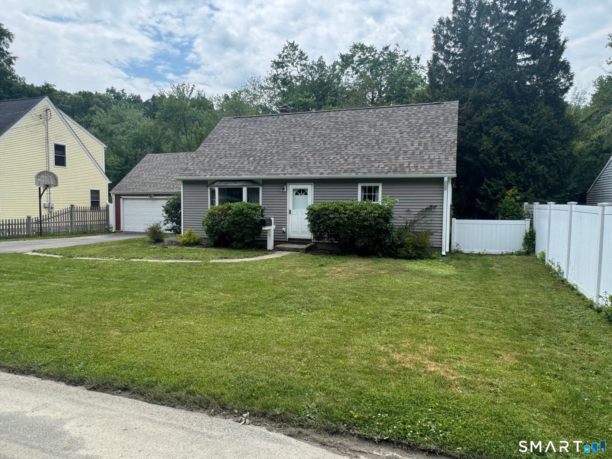 5 Bethpage Drive