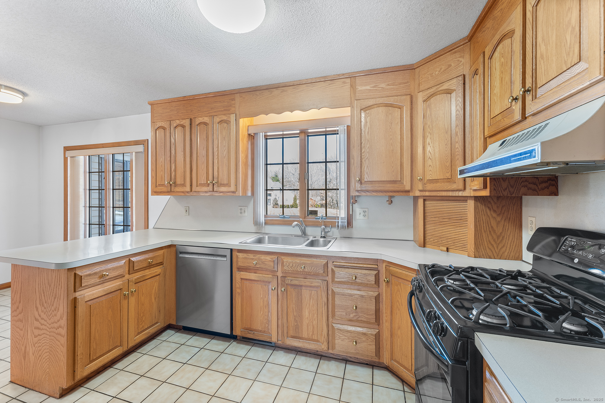 11 Royal Manor, Somers, Connecticut image 7