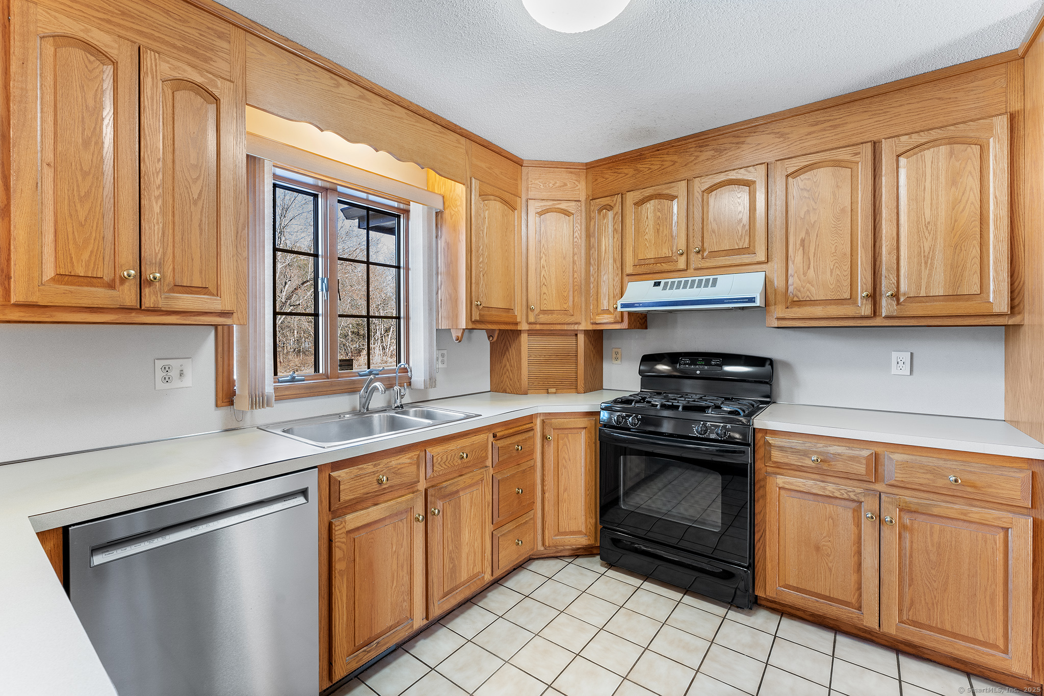11 Royal Manor, Somers, Connecticut image 9