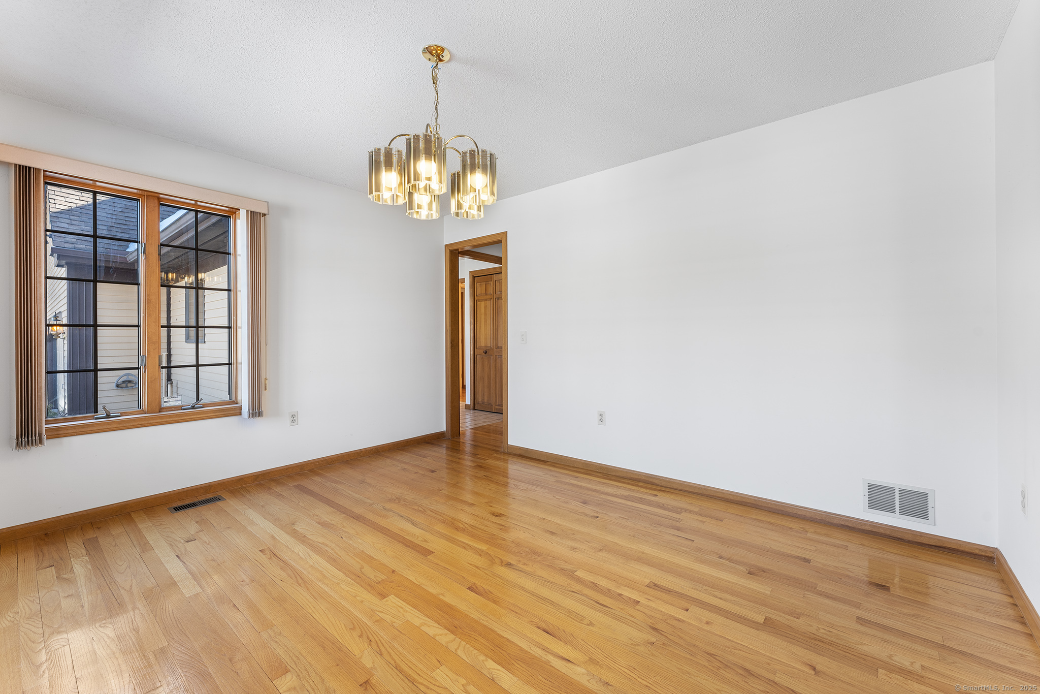 11 Royal Manor, Somers, Connecticut image 6
