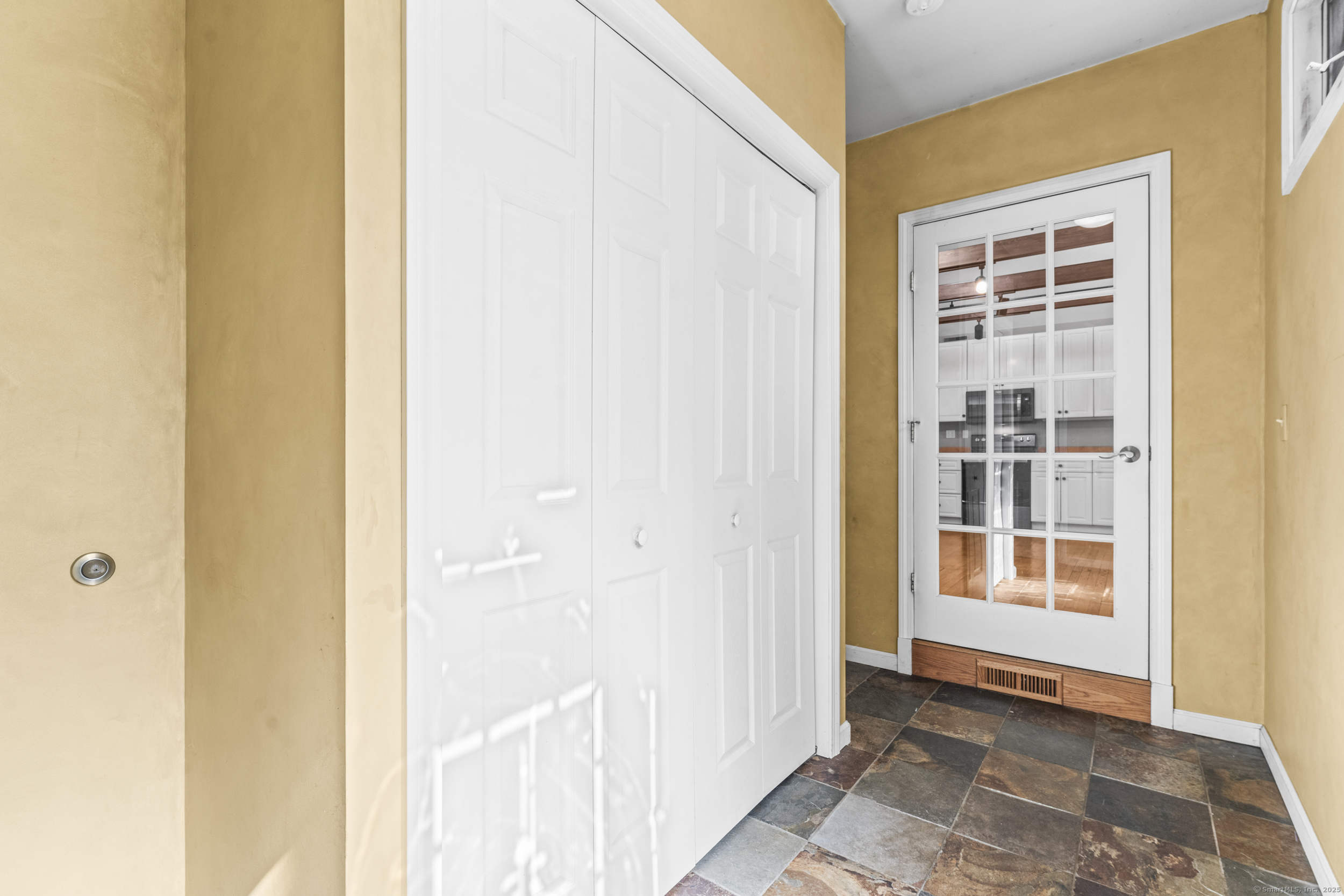 6 Robin Court, North Haven, Connecticut image 13