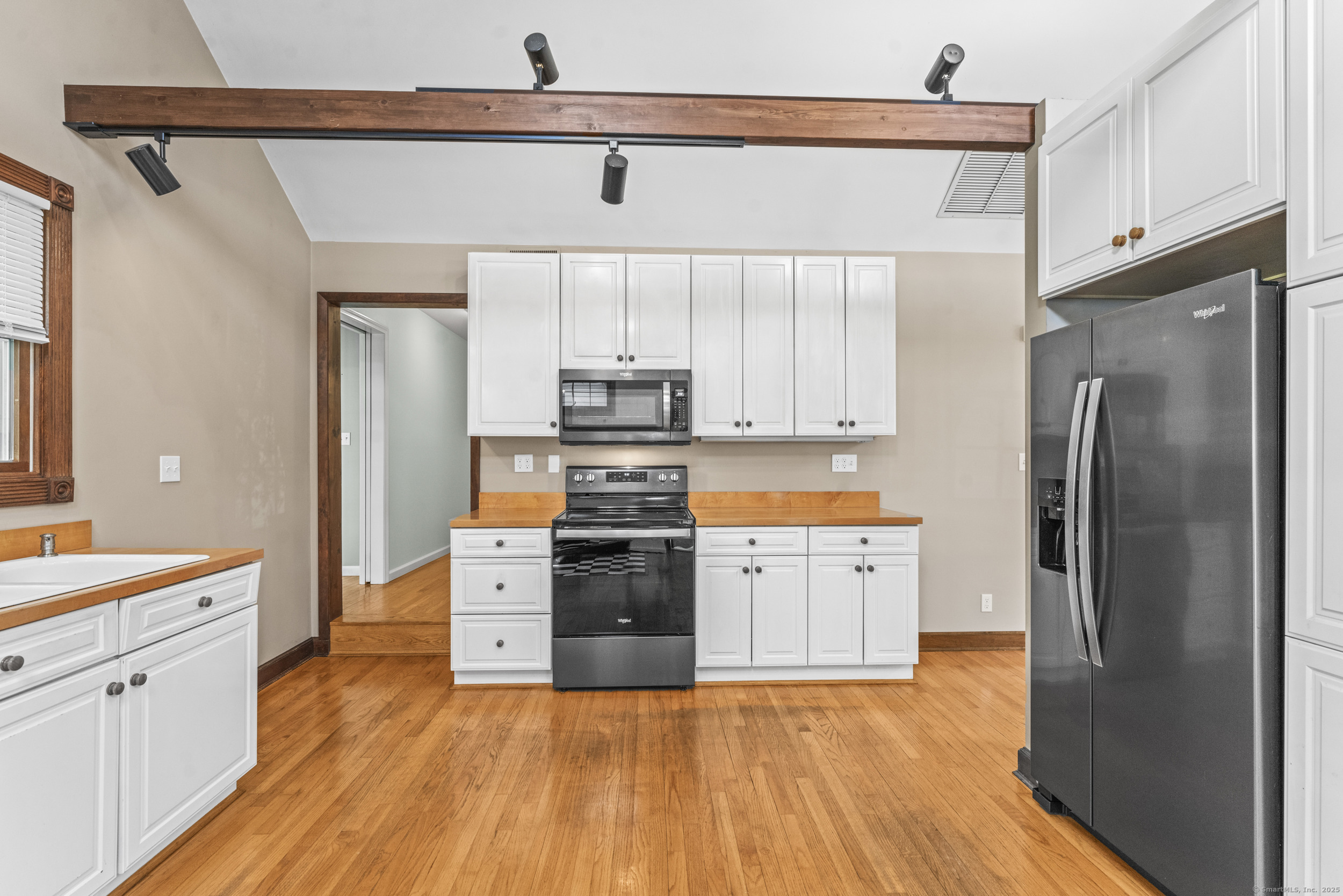 6 Robin Court, North Haven, Connecticut image 8