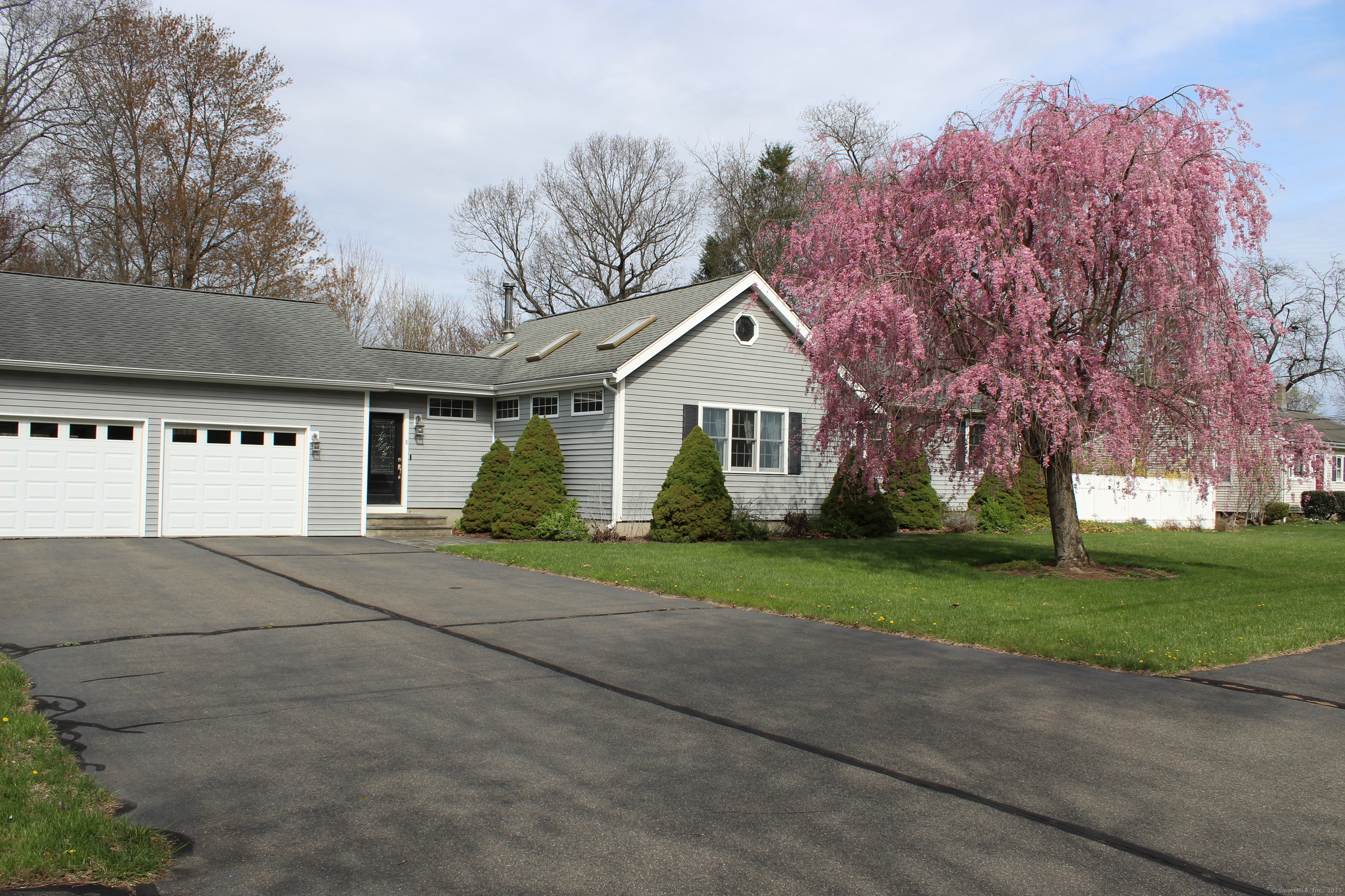 6 Robin Court, North Haven, Connecticut image 2