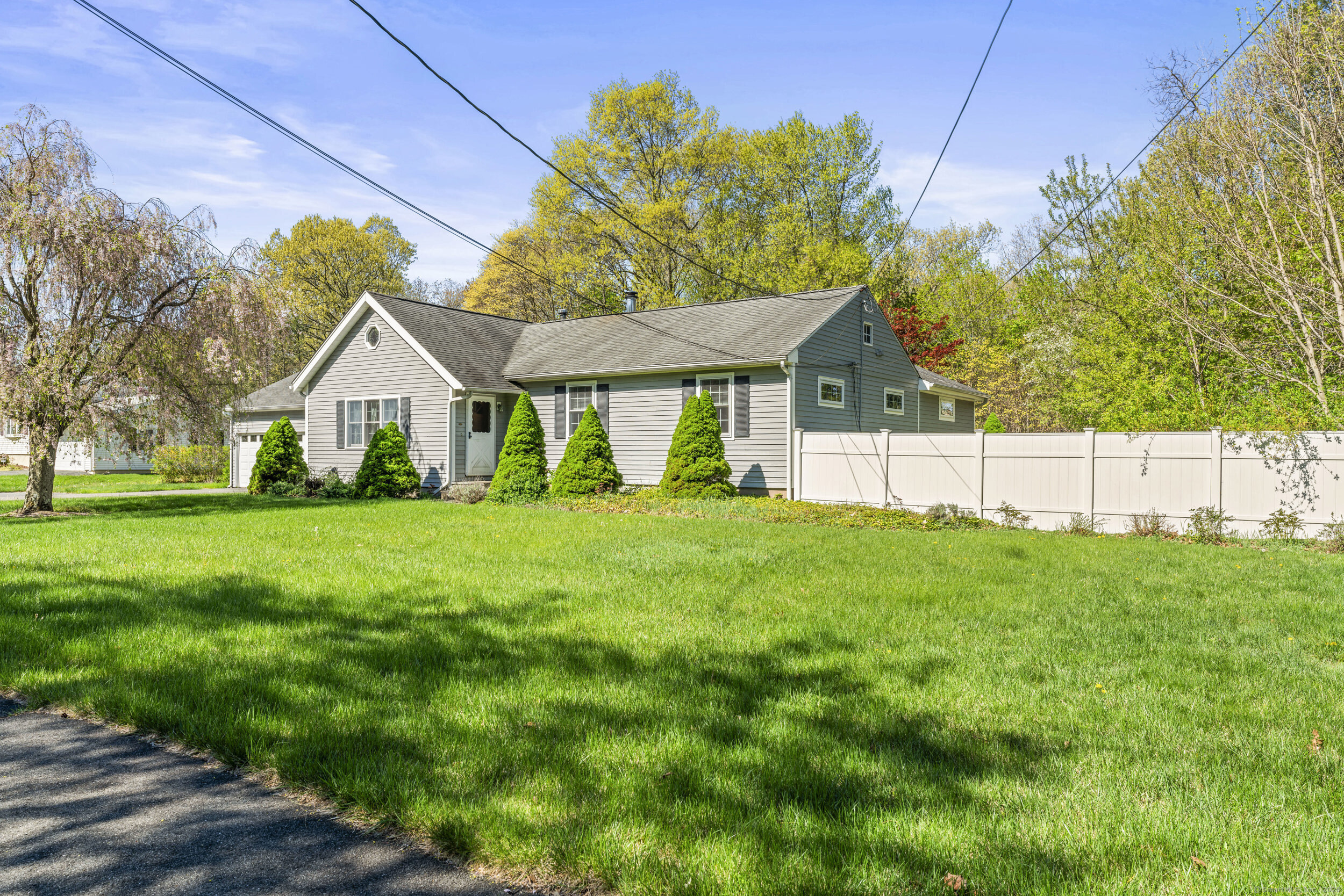 6 Robin Court, North Haven, Connecticut image 1