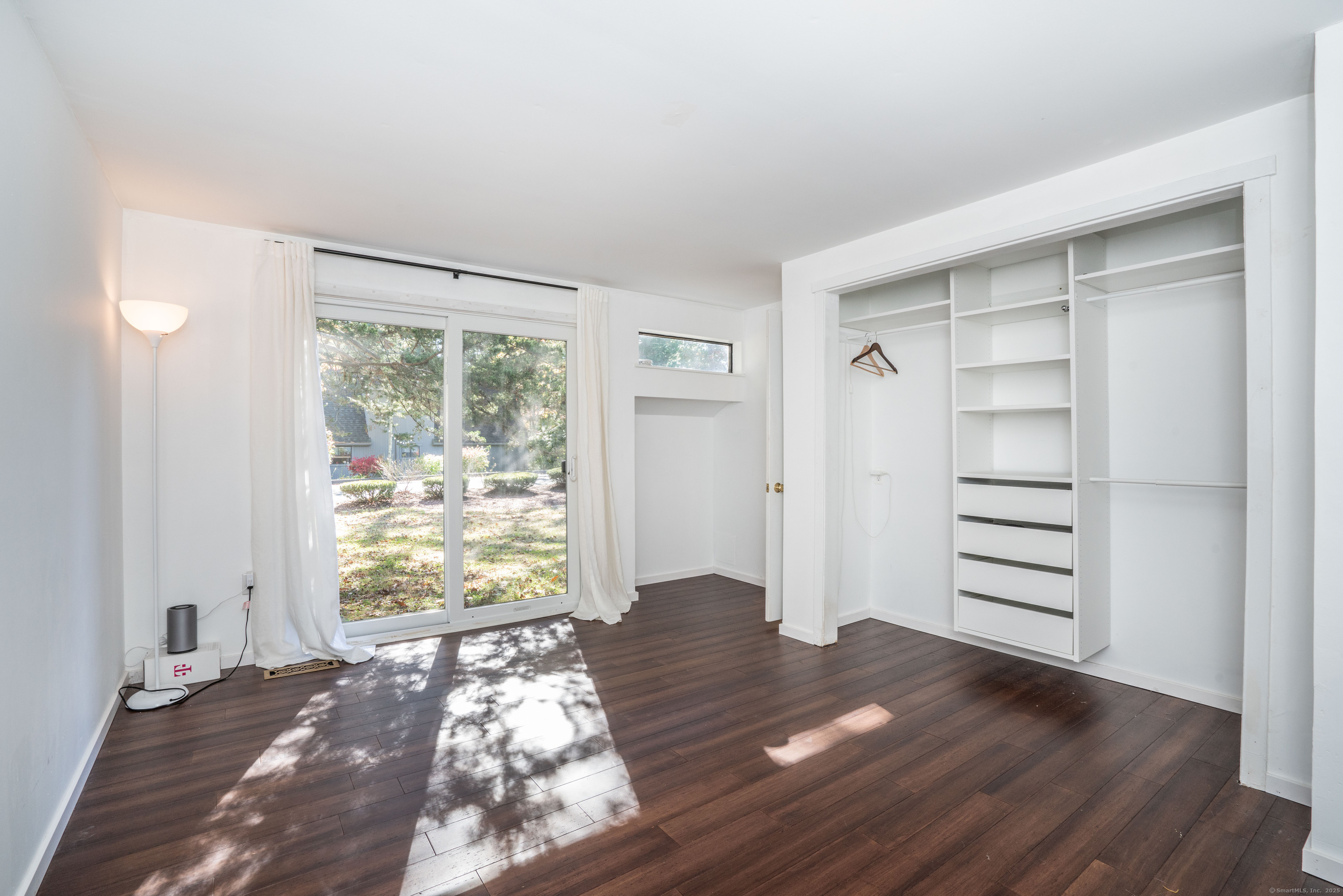 Avon, Connecticut 06001, United States, 2 Bedrooms Bedrooms, ,1 BathroomBathrooms,Residential,Active,235253