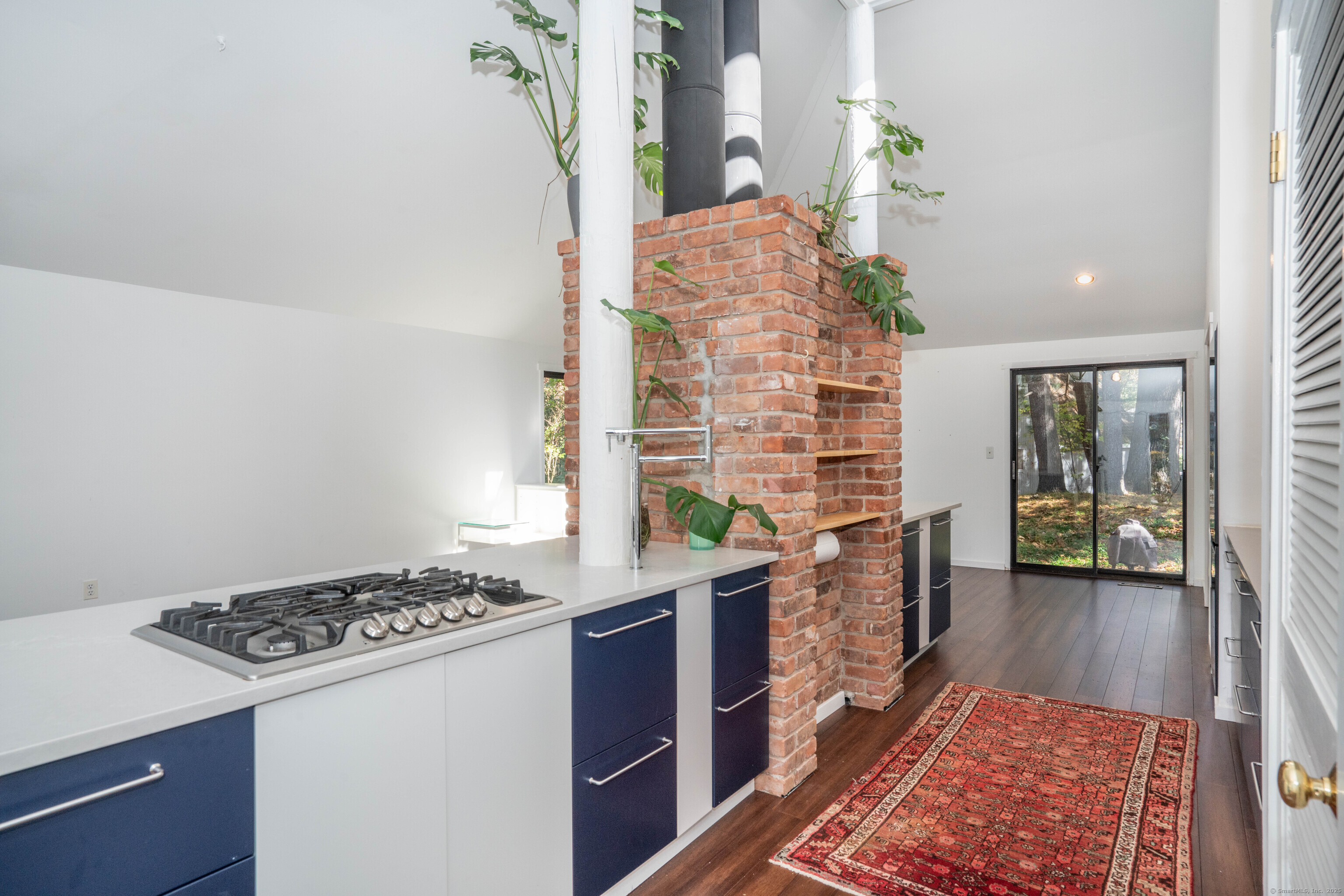 Avon, Connecticut 06001, United States, 2 Bedrooms Bedrooms, ,1 BathroomBathrooms,Residential,Active,235253