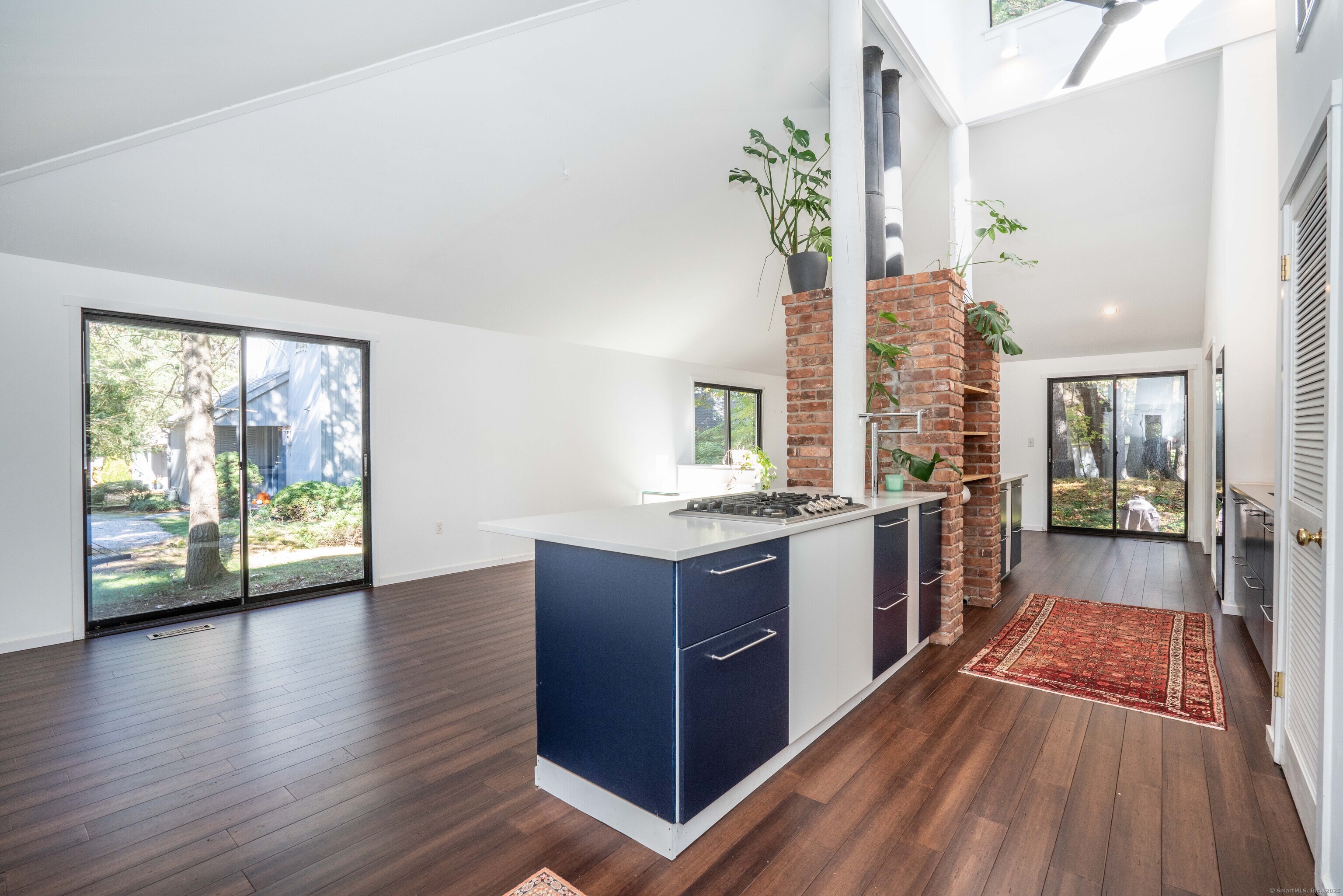 Avon, Connecticut 06001, United States, 2 Bedrooms Bedrooms, ,1 BathroomBathrooms,Residential,Active,235253