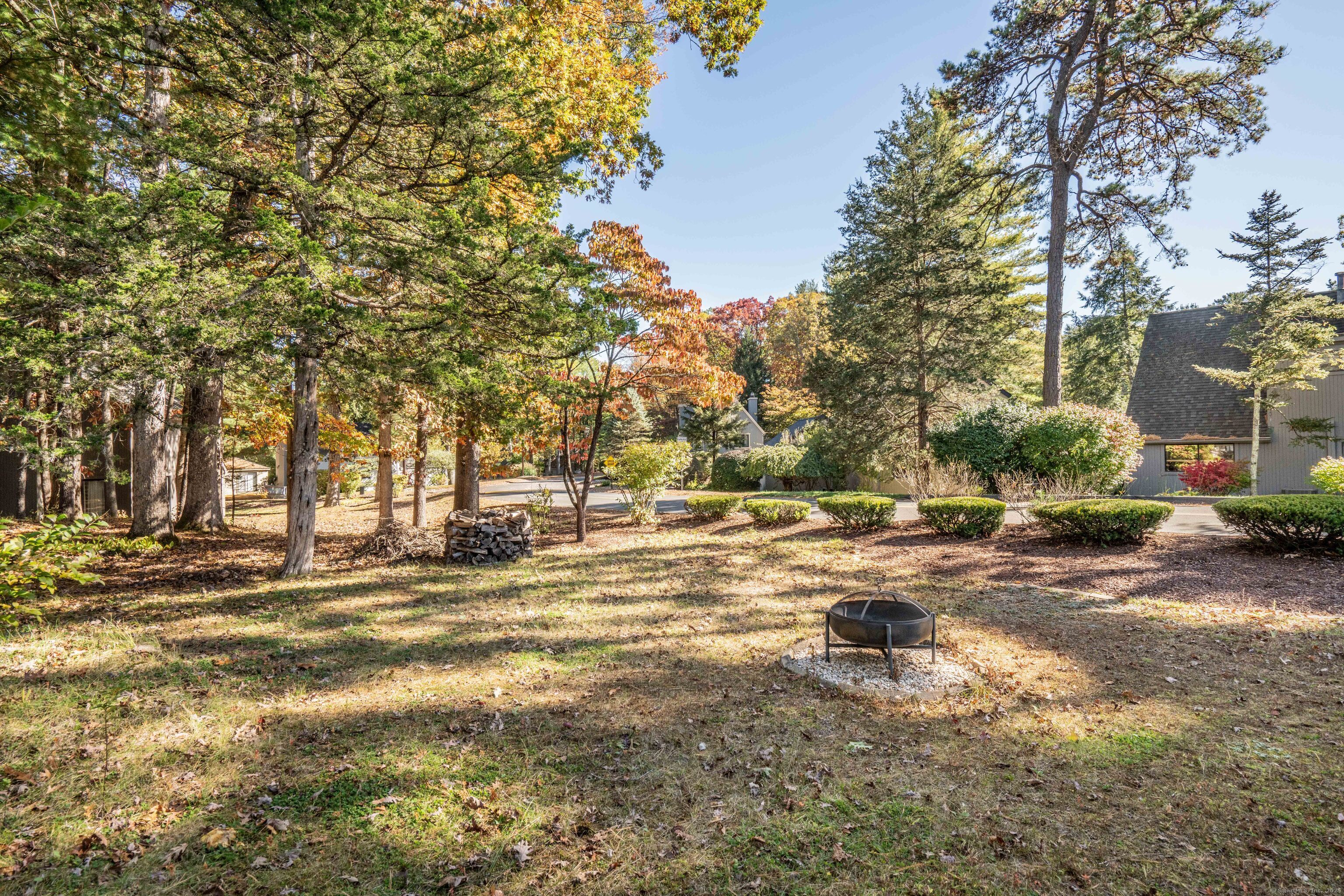 Avon, Connecticut 06001, United States, 2 Bedrooms Bedrooms, ,1 BathroomBathrooms,Residential,Active,235253