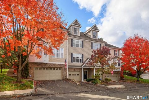 Condo For Sale - 92 Woodcrest Lane #92<br/> Danbury, CT 06810