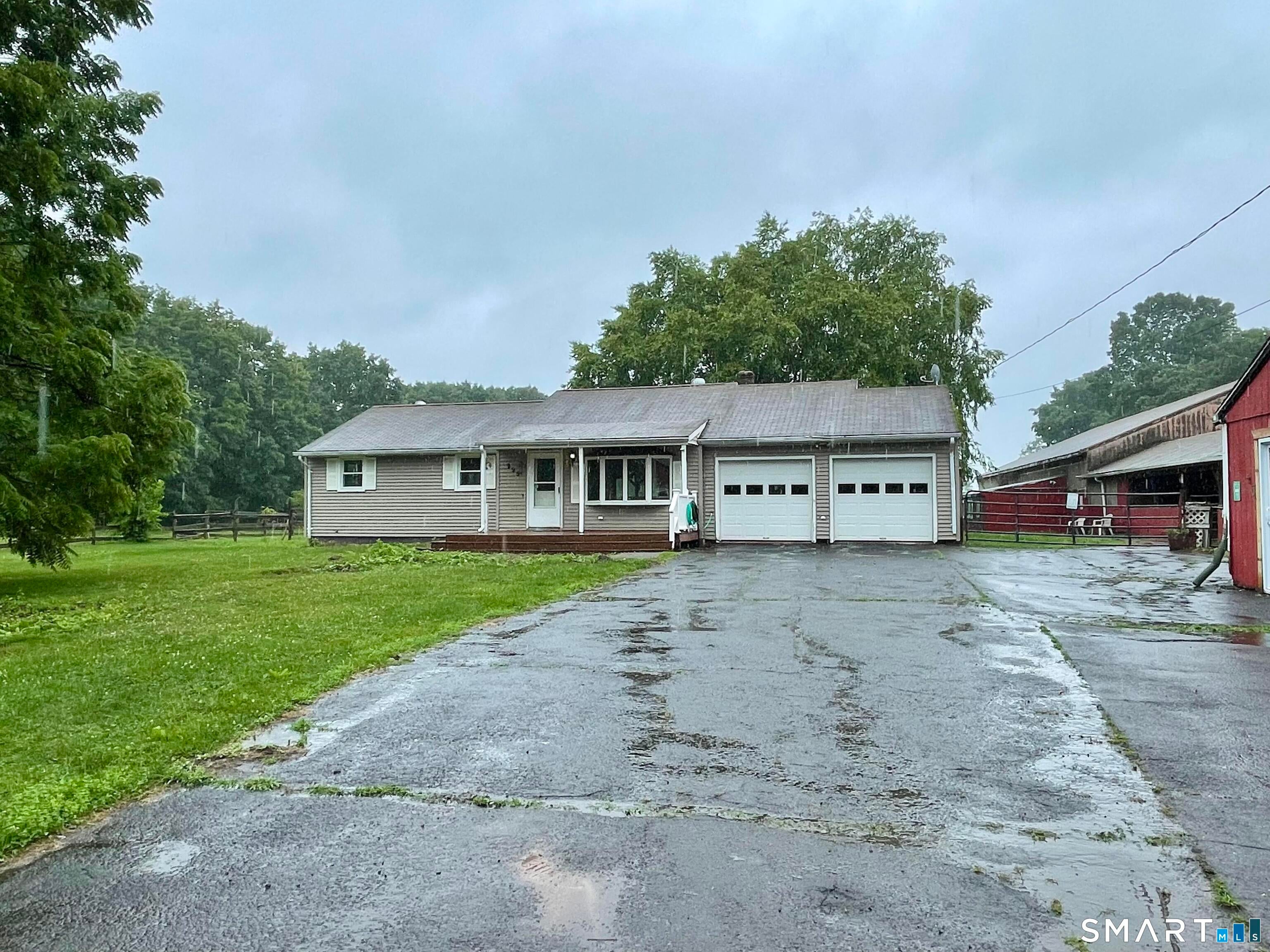995 North Farms Road