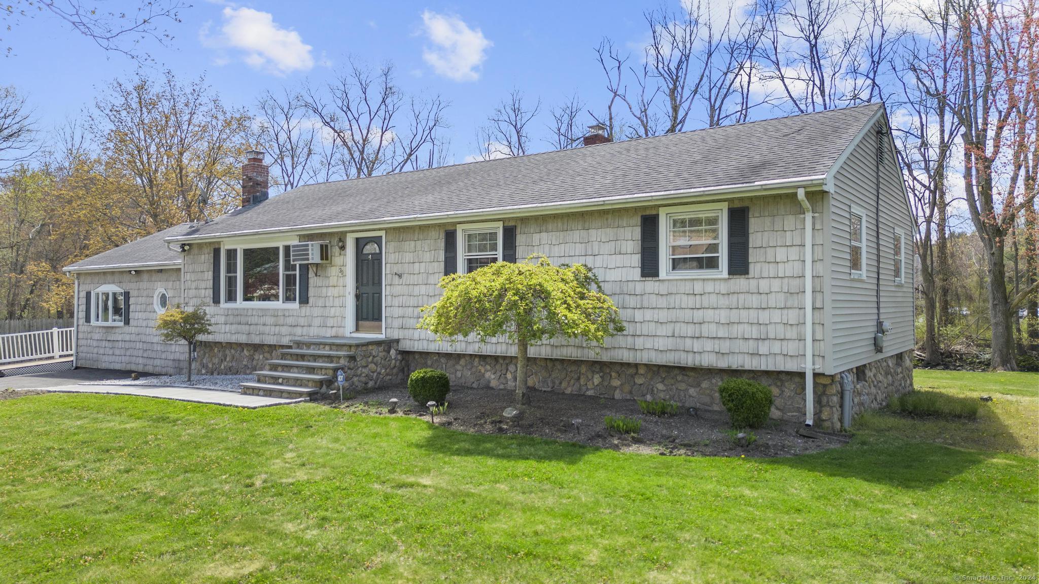 View Trumbull, CT 06611 house