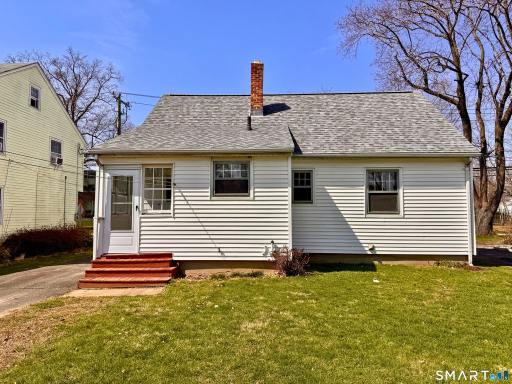 Photo of 406 Oakwood Avenue, West Hartford, CT 06110 (MLS # 24151968)