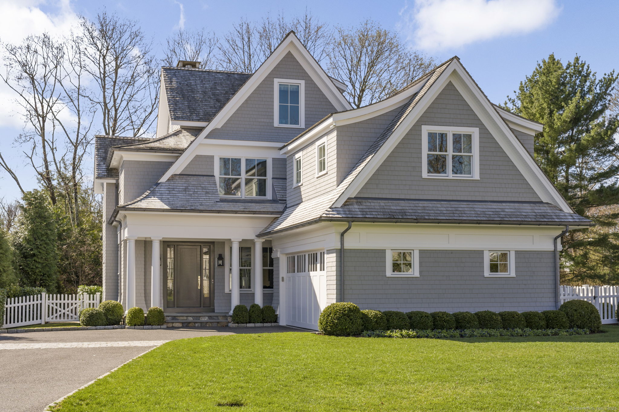 Crystal Street, New Canaan, Connecticut - 5 Bedrooms  
6.5 Bathrooms  
15 Rooms - 
